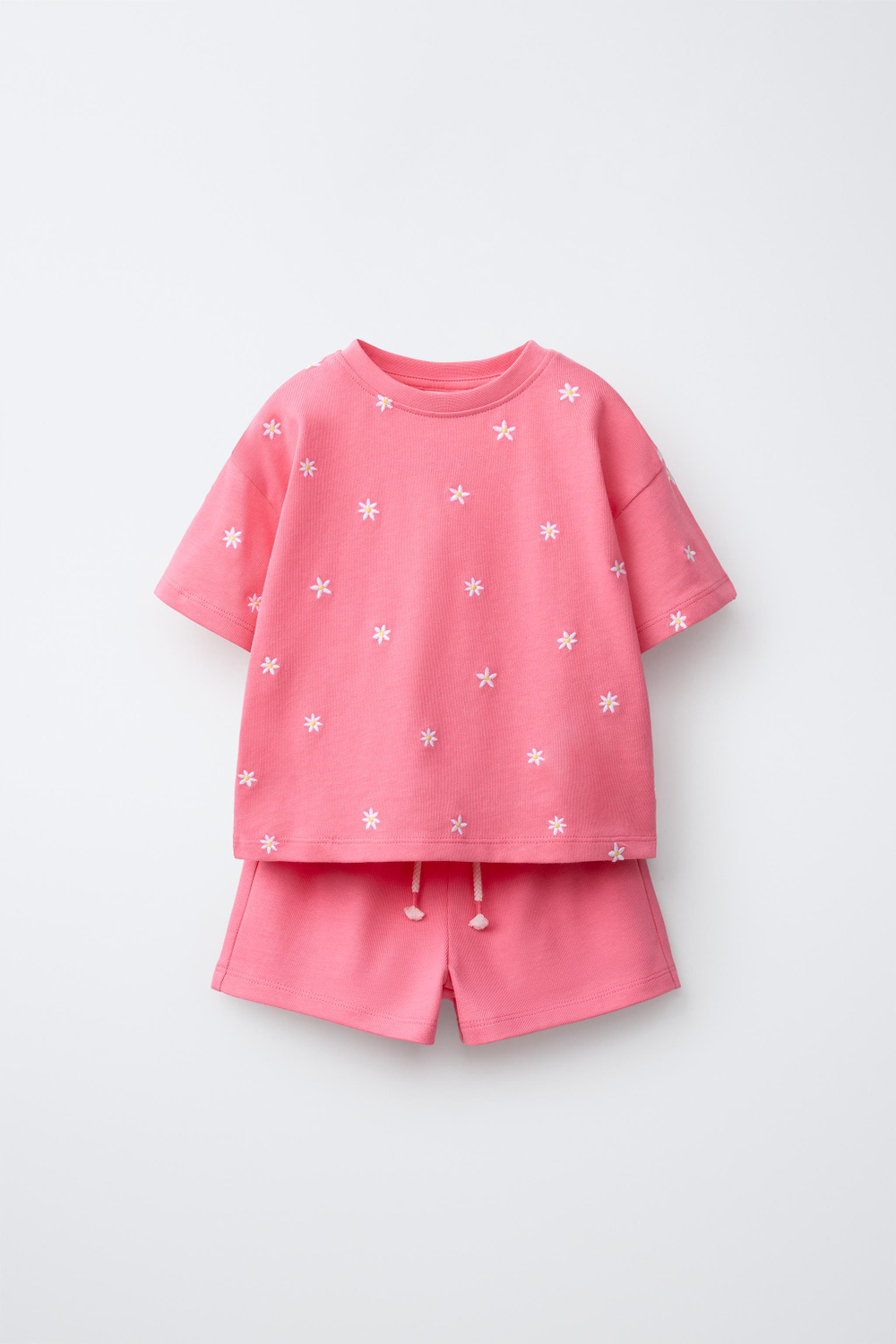 ZARA КОМПЛЕКТ ИЗ ФУТБОЛКИ И ШОРТОВ С ВЫШИВКОЙ, РОЗОВЫЙ/БЕЛЫЙ