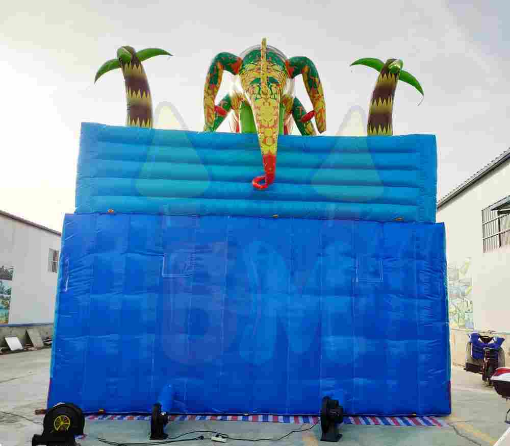 Коммерческий надувной батут "Хамелеон и динозавры" 14*7*6 м