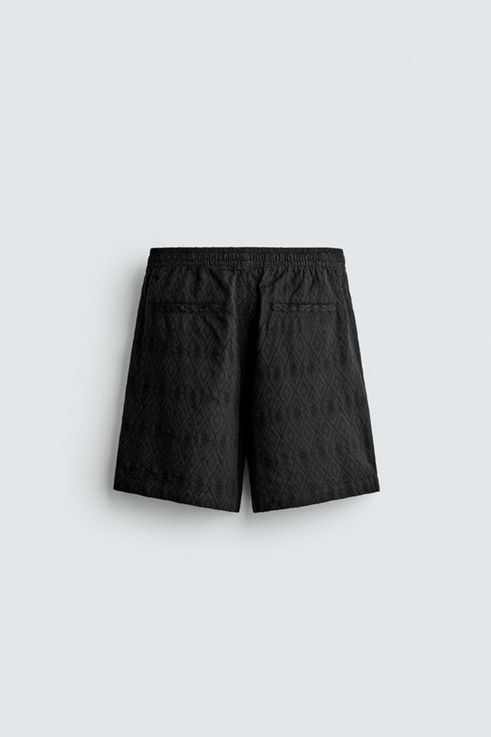 ZARA ШОРТЫ REGULAR FIT С ГЕОМЕТРИЧЕСКИМ ЖАККАРДОВЫМ УЗОРОМ, ЧЕРНЫЙ