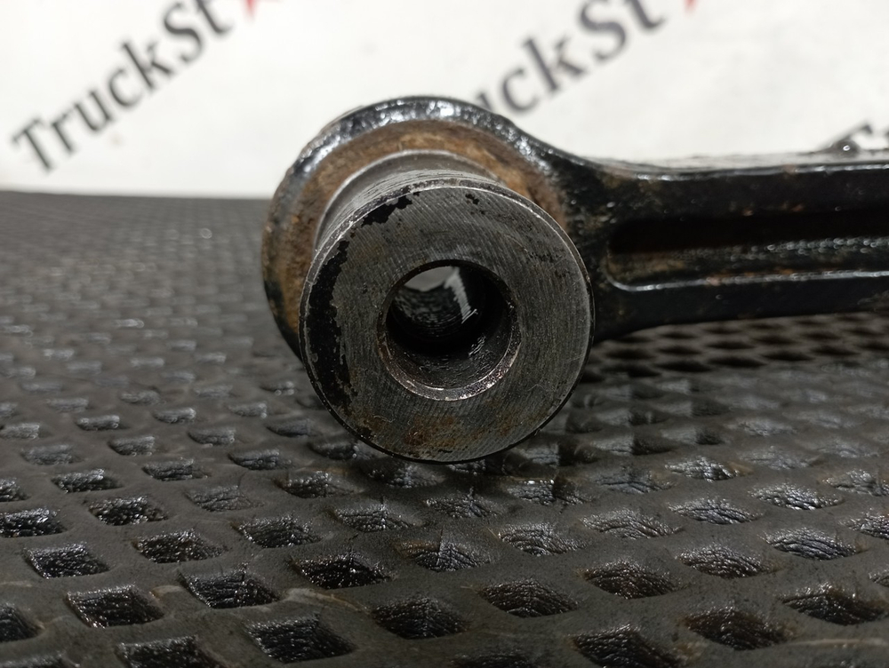 Стойка переднего стабилизатора