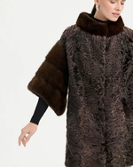 Шуба из каракуля с отделкой из меха норки