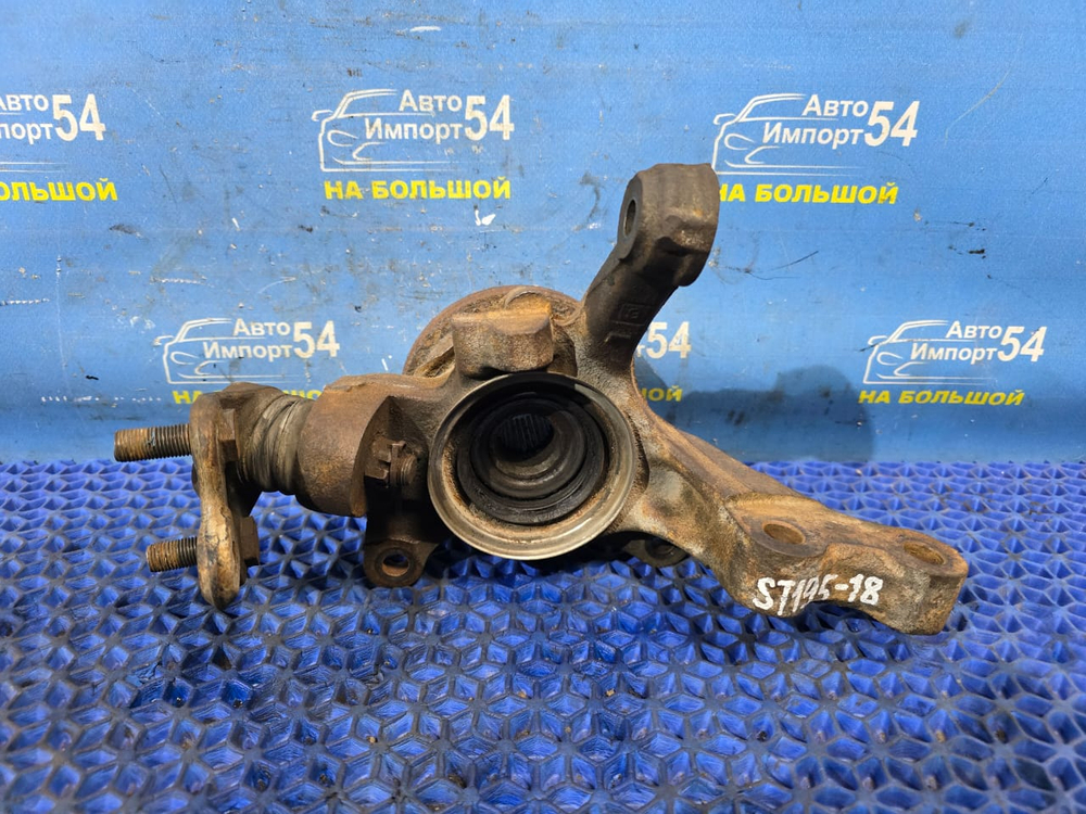 Ступица передняя левая TOYOTA CORONA 1993