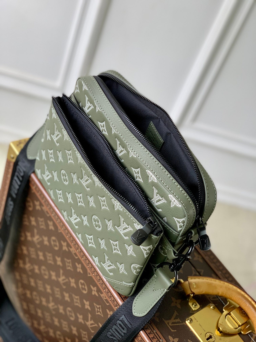 Louis Vuitton Trio Messenger