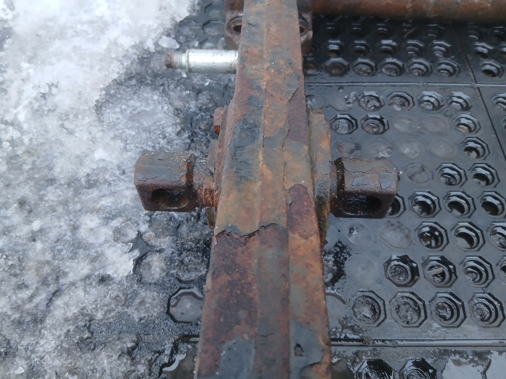 Кронштейн пневморессоры задний