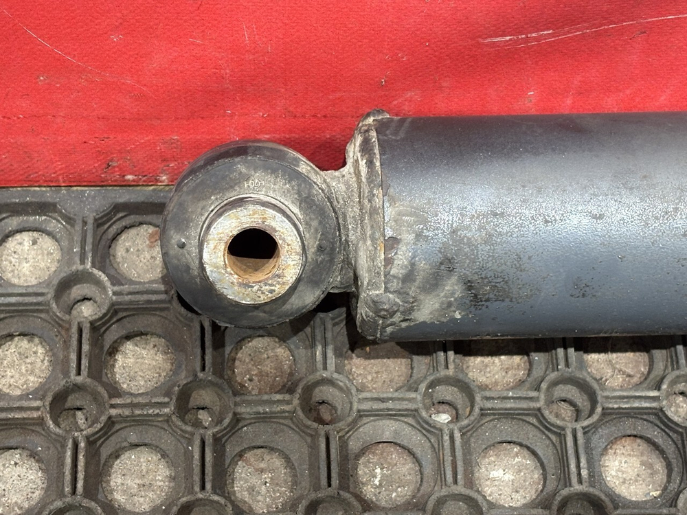 Амортизатор задний 2023г