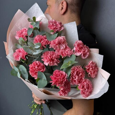 Букет "Сия" (Гвоздики, Эвкалипт)