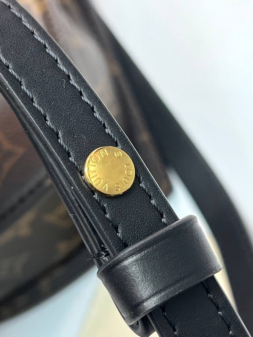 Сумка Louis Vuitton Tilsitt