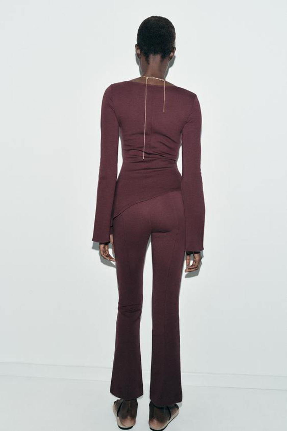 ZARA БРЮКИ FLARE ИЗ ИНТЕРЛОКА СО СТРЕЛКАМИ, ВИННЫЙ