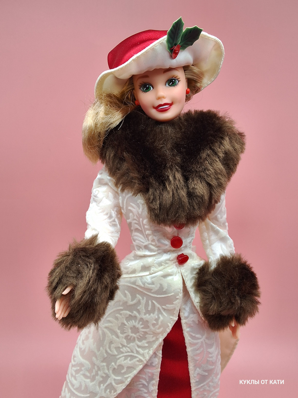 Кукла Barbie Holiday Memories, специальное издание 1995 года от Hallmark.