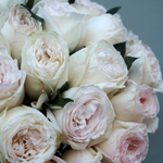 58. Большой букет из роз White O’Hara