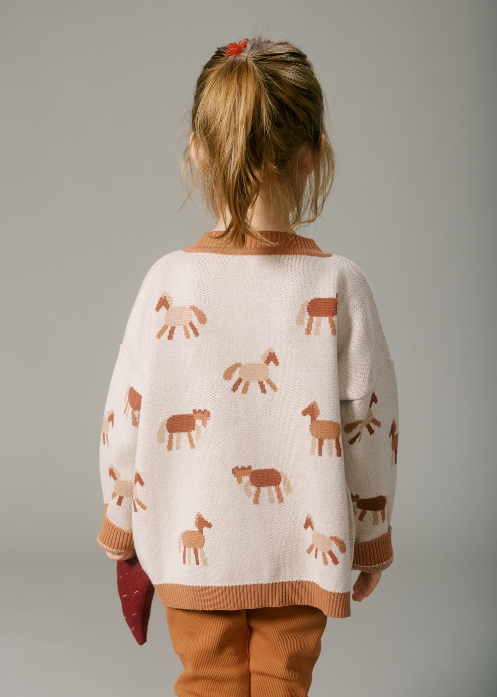 Кардиган вязаный (лошадки)