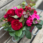 🍀 Красный микс — композиция ароматных роз — d ~ 25 см — в коробке — для мамы