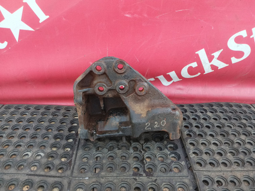 Кронштейн бампера правый