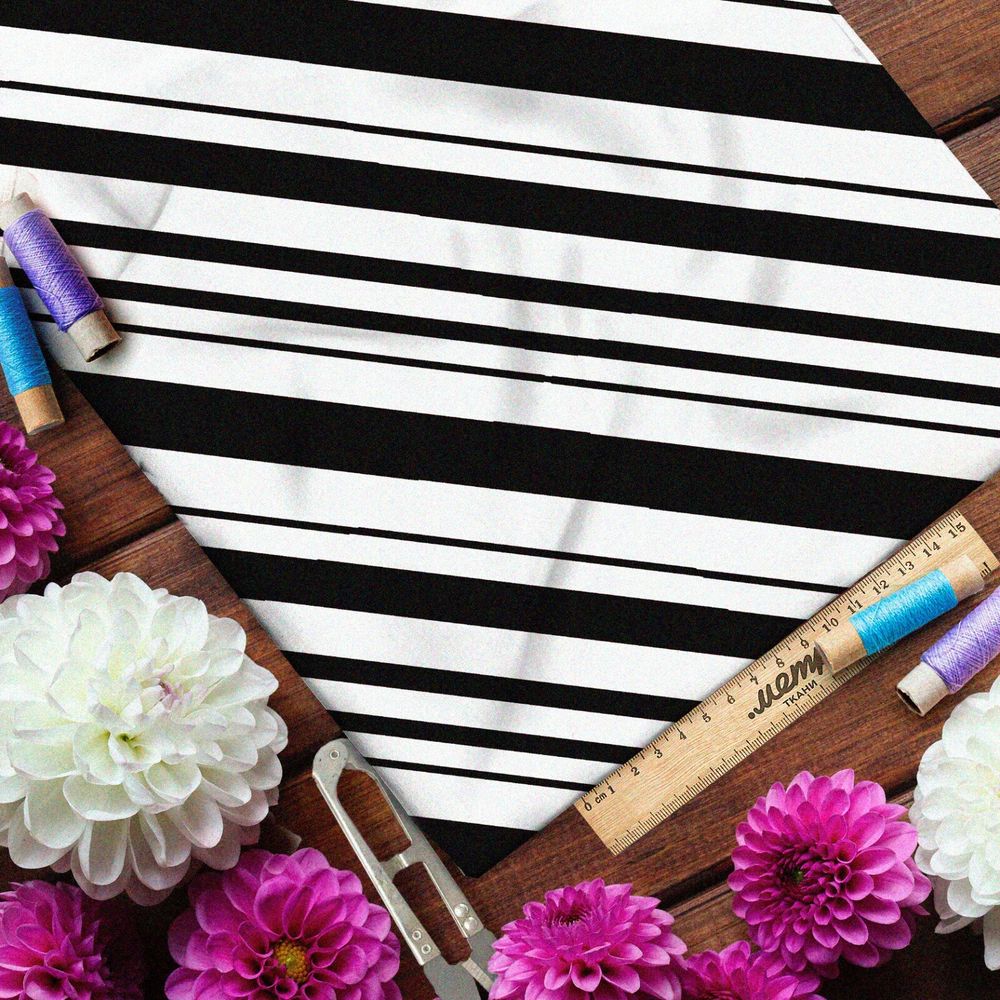 Ткань таффета принт с чёрными полосками на белом фоне