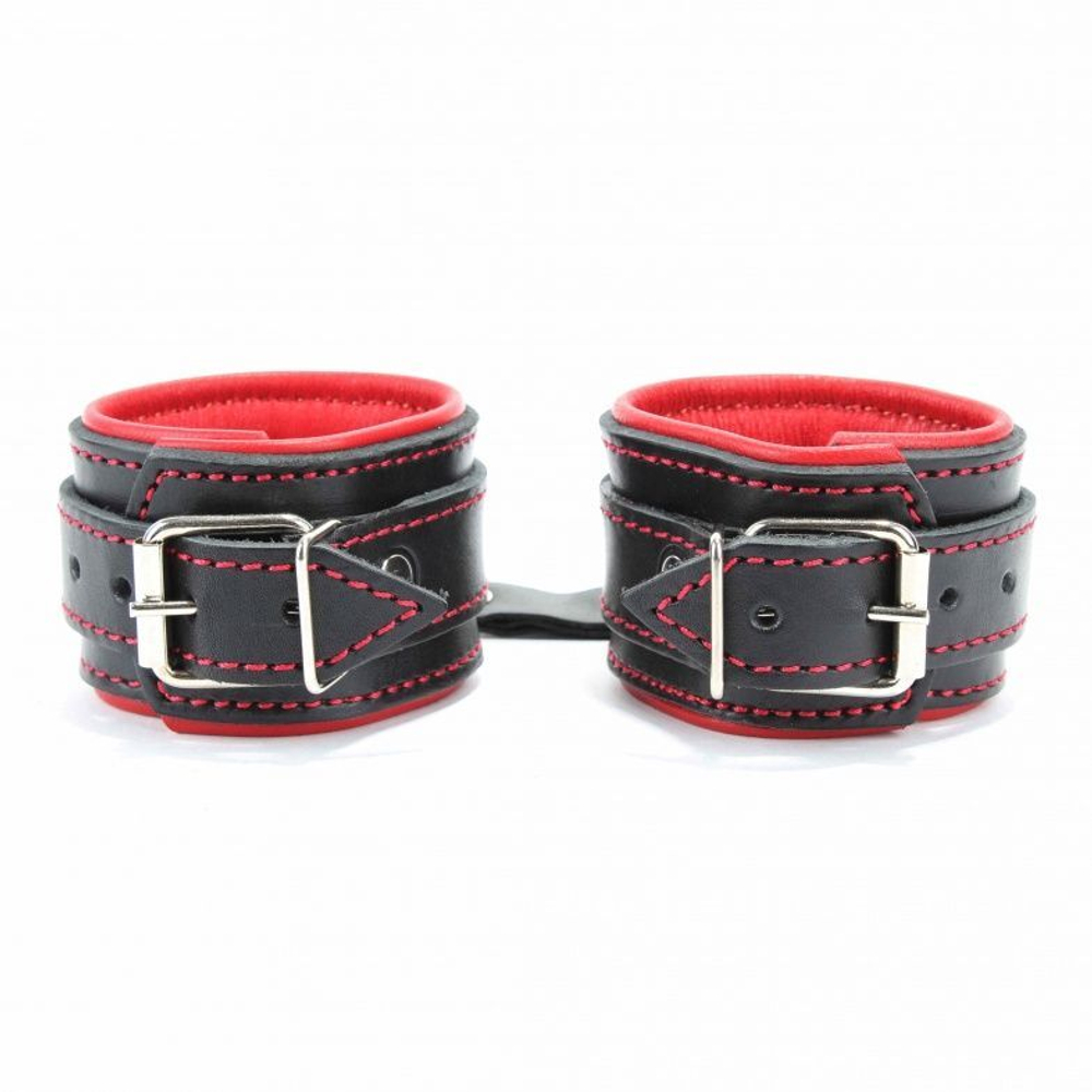 Черные наручники с красным подкладом (Цвет: черный с красным)