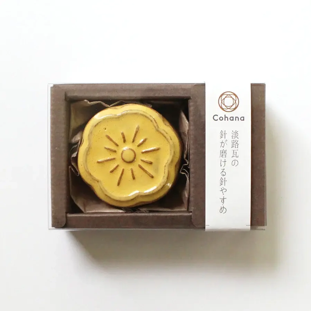 Магнитная игольница с полировщиком для игл Awaji Kawara Cohana, цвет желтый