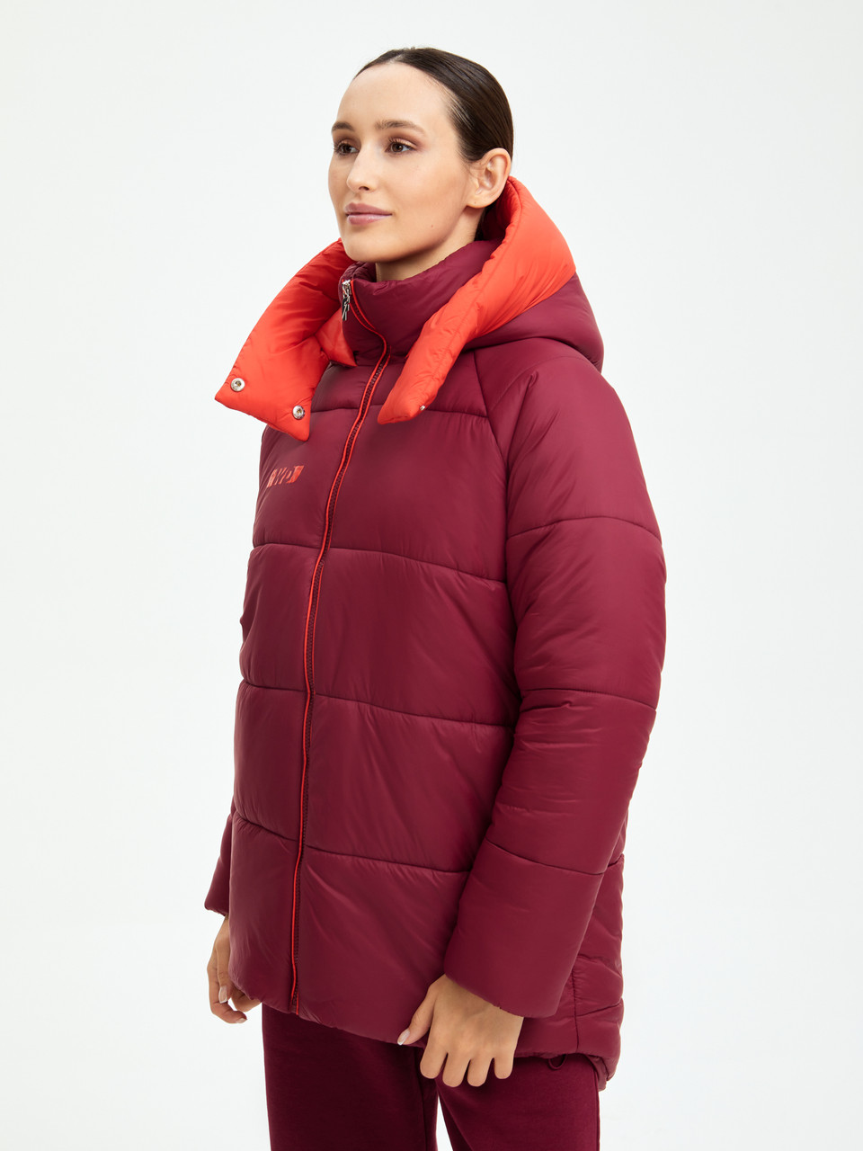 W08121V-RR232 Куртка утепленная женская с капюшоном