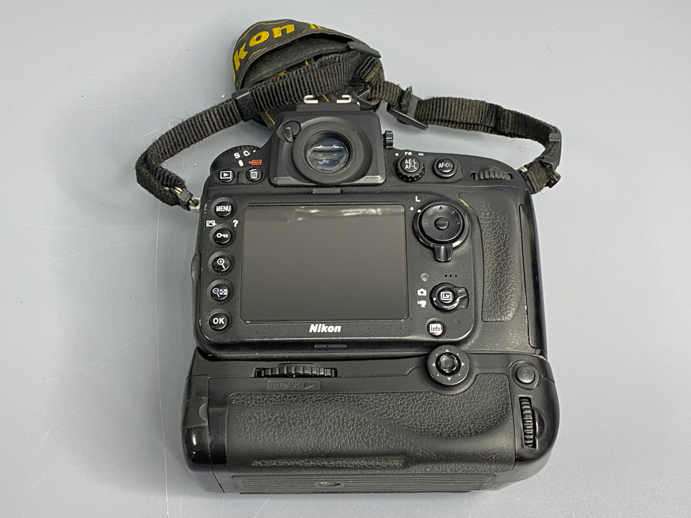 Nikon D800 + BG-2H 141.000 кадров