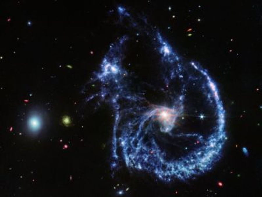 Астрономы запечатлели слияние двух галактик