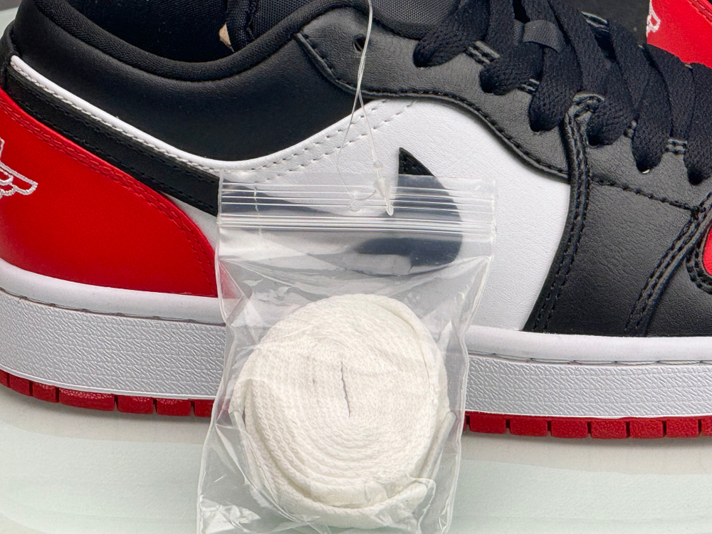 Nike Air Jordan 1 Low Bred Toe