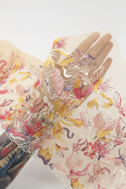 Вышивка на сетке персиковая с мультиколором неэластичная ширина 26 см (правая и левая сторона)