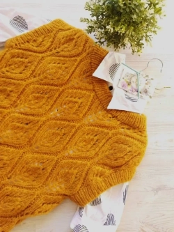 Жилет вязаный ажурный