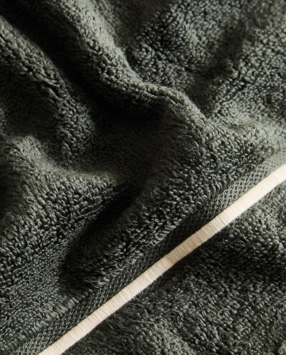 Zara Home - Банное полотенце с вышитой каймой, зеленый, 90х150 см