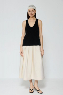 Майка с глубоким вырезом