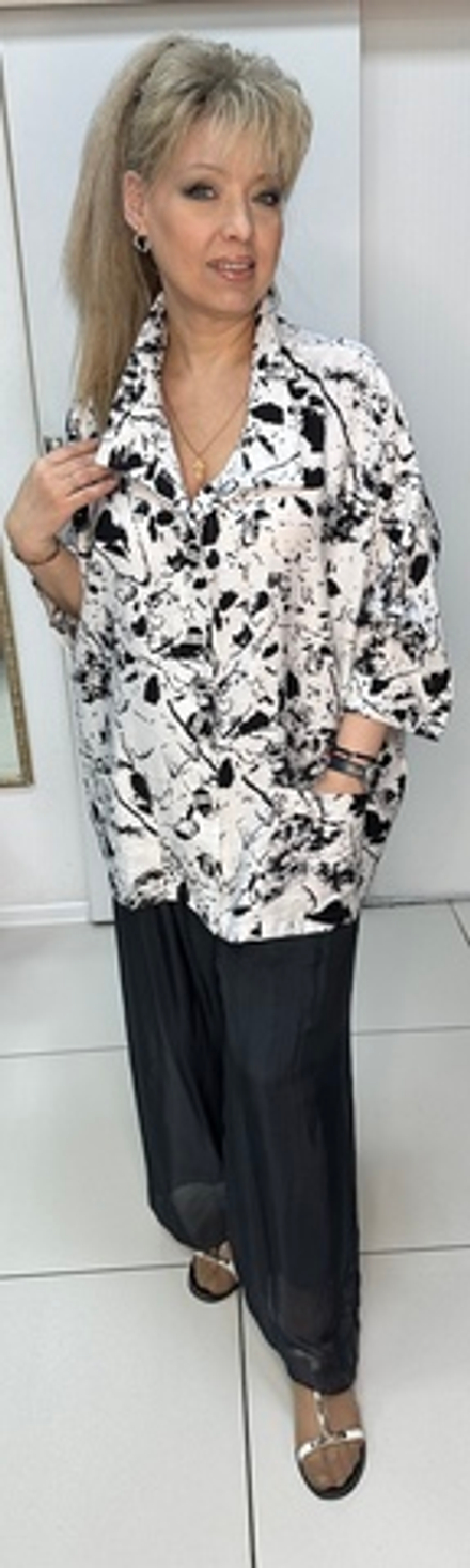 Жакет на пуговицах в черно-белом цвете