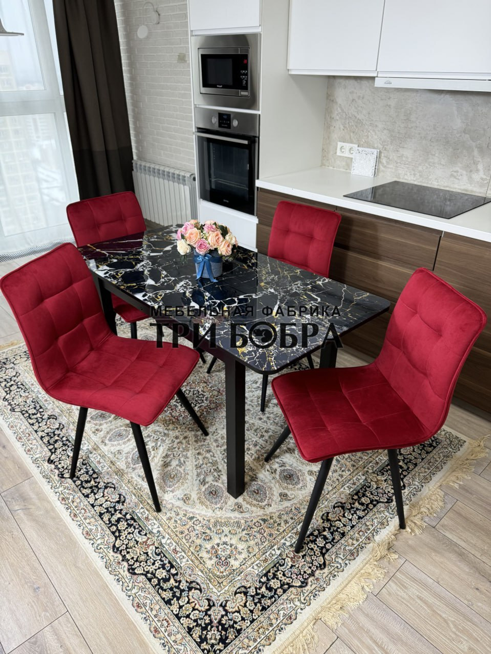 Стеклянный раздвижной стол "Черный мрамор" и стулья "ГУЧИ" бордовый