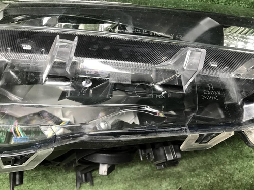 Фара правая Toyota RAV4 5 XA50 (2018-н.в.) LED