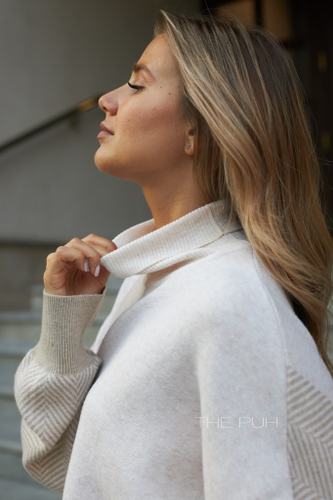 Костюм из кашемира молочного цвета