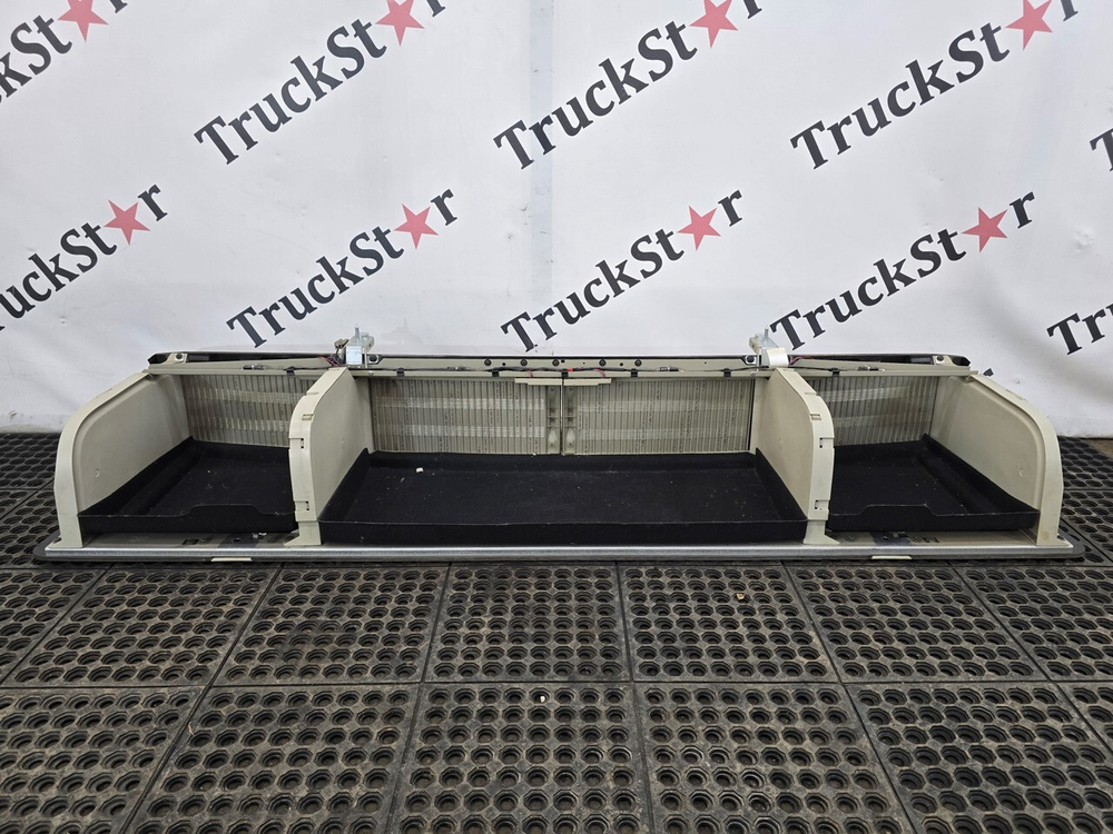 Консоль салона кабины задняя