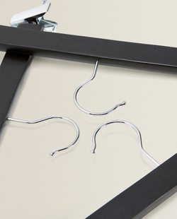 ZARA HOME ЛАКИРОВАННАЯ ДЕРЕВЯННАЯ ВЕШАЛКА С ЗАЖИМАМИ (НАБОР ИЗ 3 ШТ.), ЧЕРНЫЙ