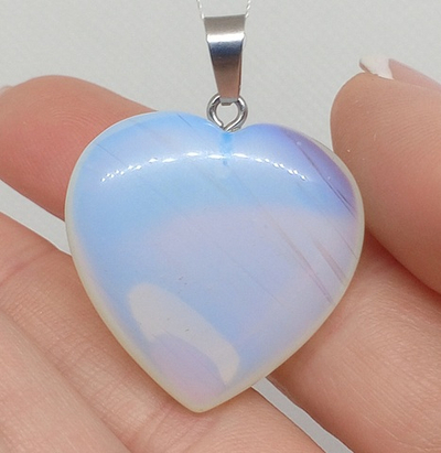 Кулон лунный камень в форме сердца