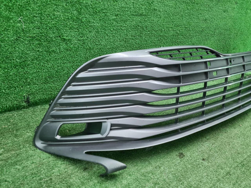 Решетка переднего бампера Toyota Camry xv70 17-21