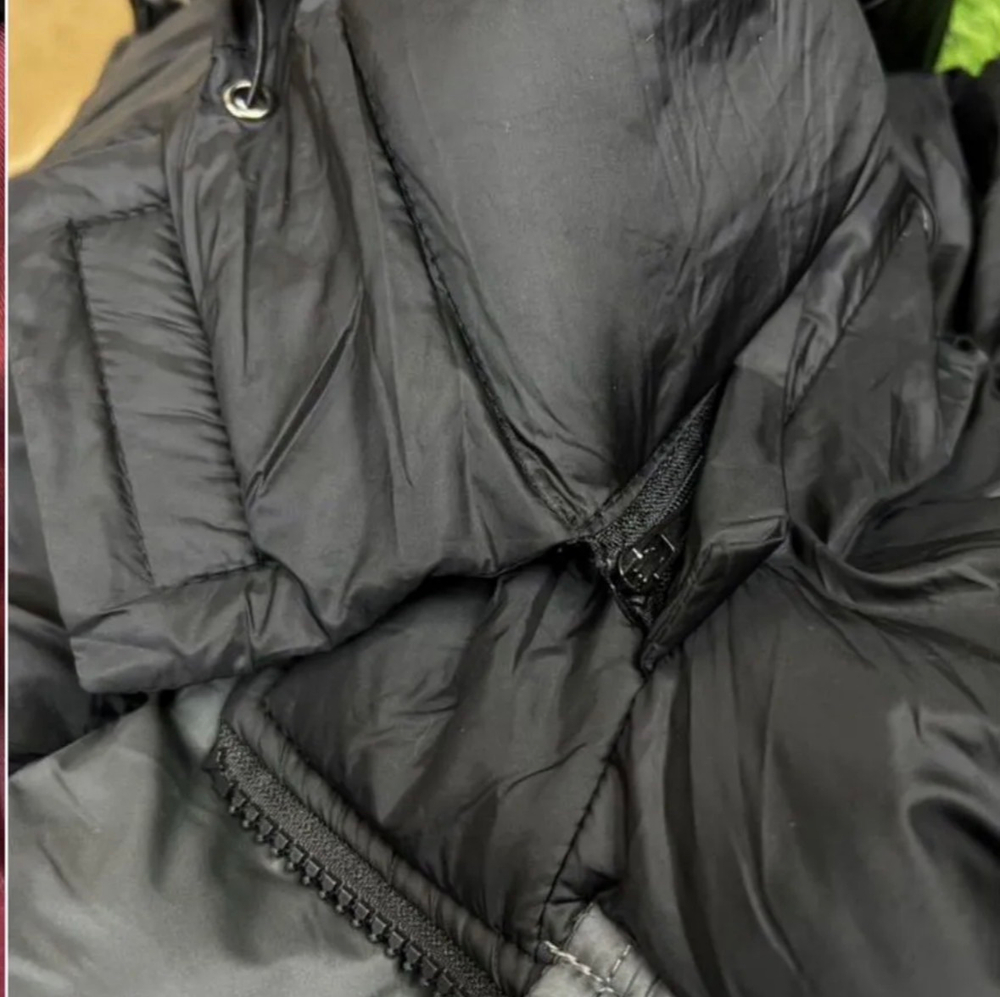 Короткий легкий пуховик Prada