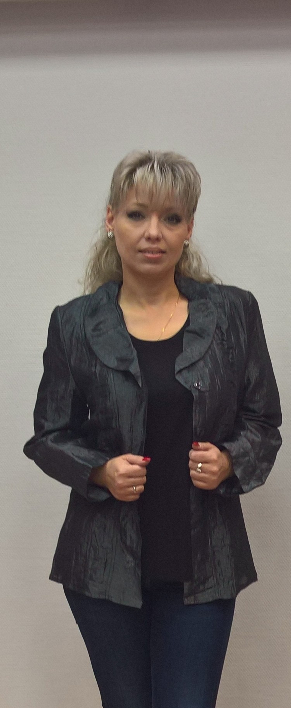 Серый тонкий пиджак без подкладки