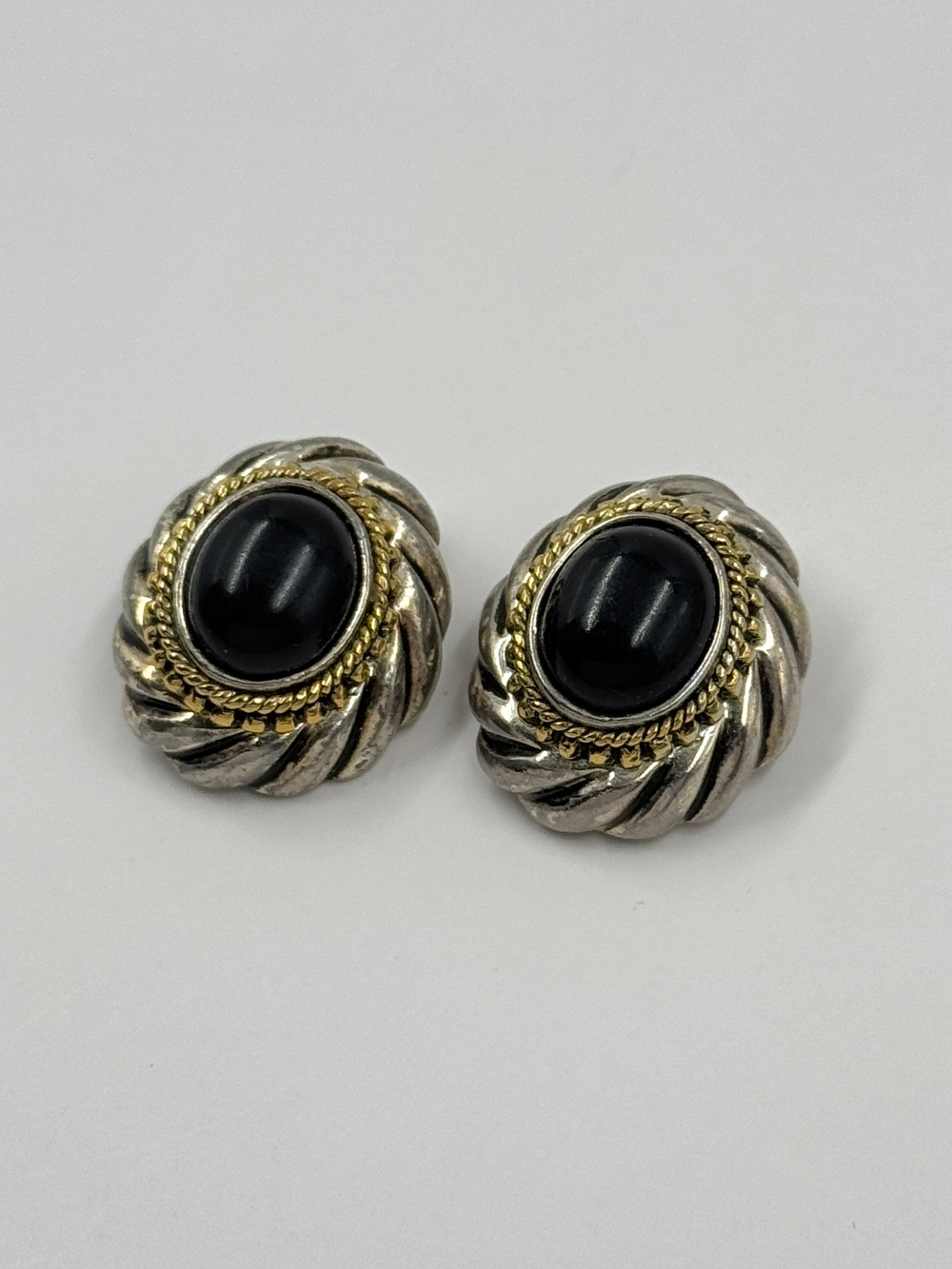 Клипсы биколор с чёрными кабошонами Premier Designs