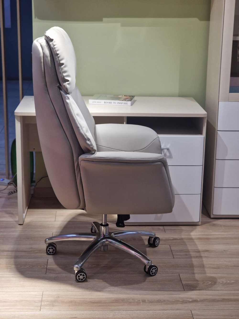 Кресло офисное 2909 982659 grey color LEATHER