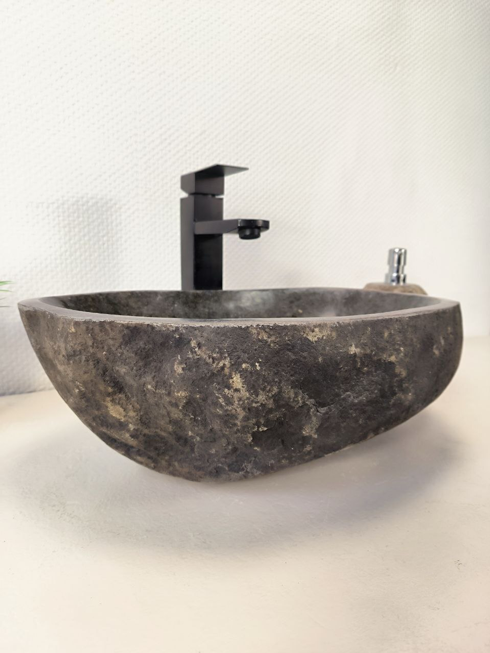 Раковина из речного камня RS-66001 46х30х15 из натурального камня