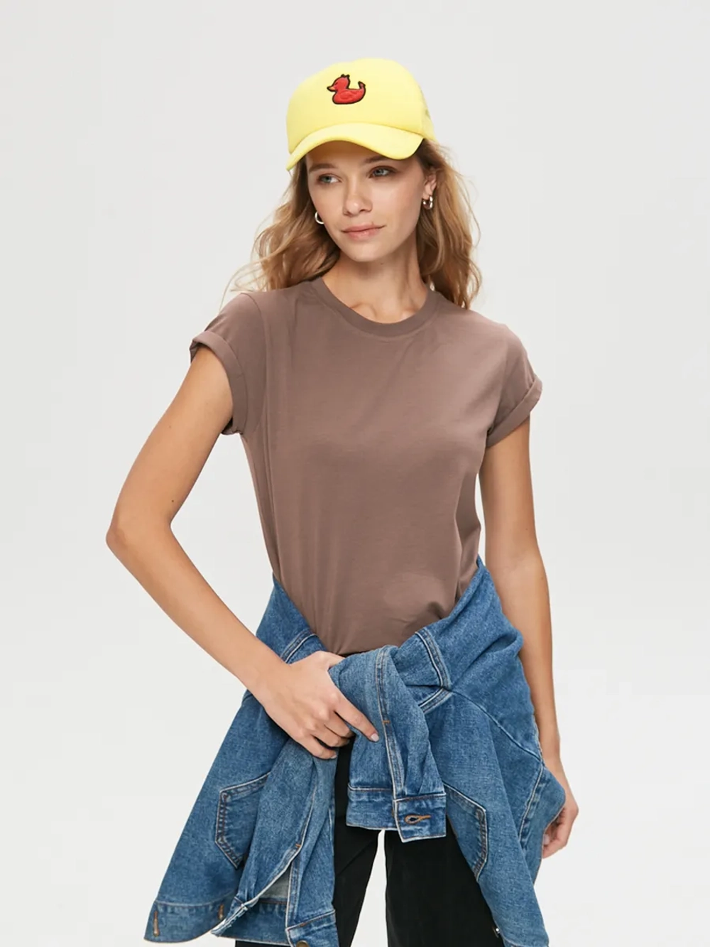 Футболка с подвернутым рукавом