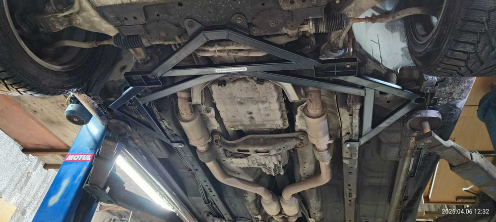Распорка передняя нижняя МОДЕРНИЗИРОВАННАЯ Infiniti EX и Infiniti G (V36) С ПОЛНЫМ ПРИВОДОМ (ПОД ЗАКАЗ)