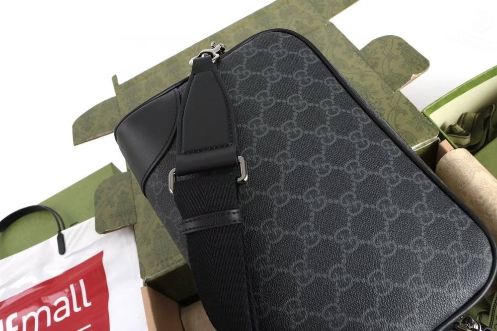 Мессенджер-Сумка через плечо Gucci Small Emblem