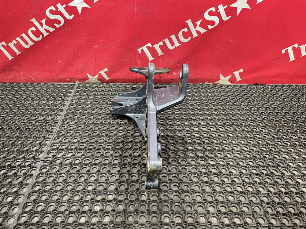 Кронштейн рессоры передней правый 2018г.