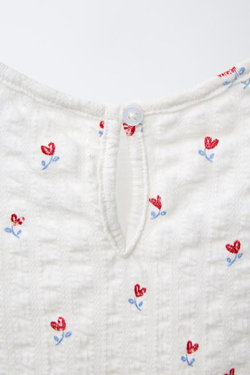 ZARA ФУТБОЛКА ИЗ РЕЛЬЕФНОЙ ТКАНИ С ЦВЕТОЧНЫМ ПРИНТОМ, ЖЕЛТОВАТО-БЕЛЫЙ