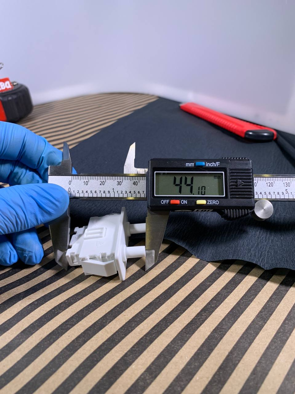 Выключатель света для холодильника самсунг DA34-10138J 2 контакта.