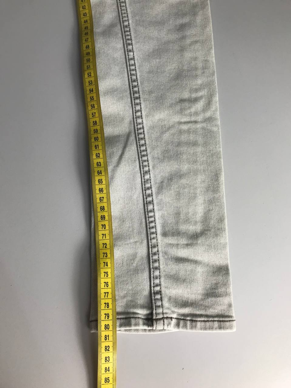 Джинсы Acne светлые, маркировка 27/32, визуально на 40/42 размер