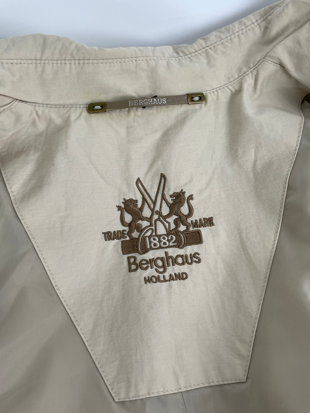 Тренч Berghaus