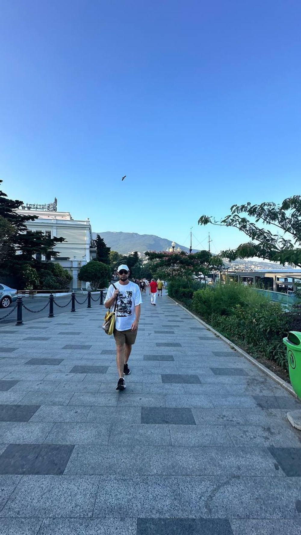 Футболка Klumba оверсайз с принтом белая